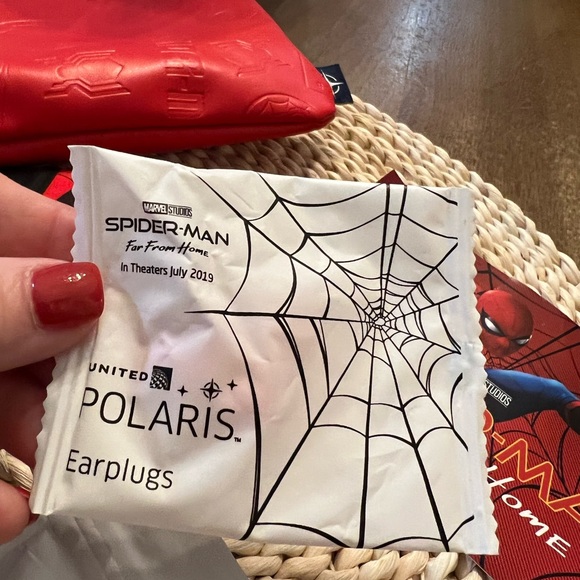 SPIDER-MAN UNITED AIRLINES FIRST CLASS LIMITED EDITION AMENITY KIT 2018-19 - Picture 13 of 13